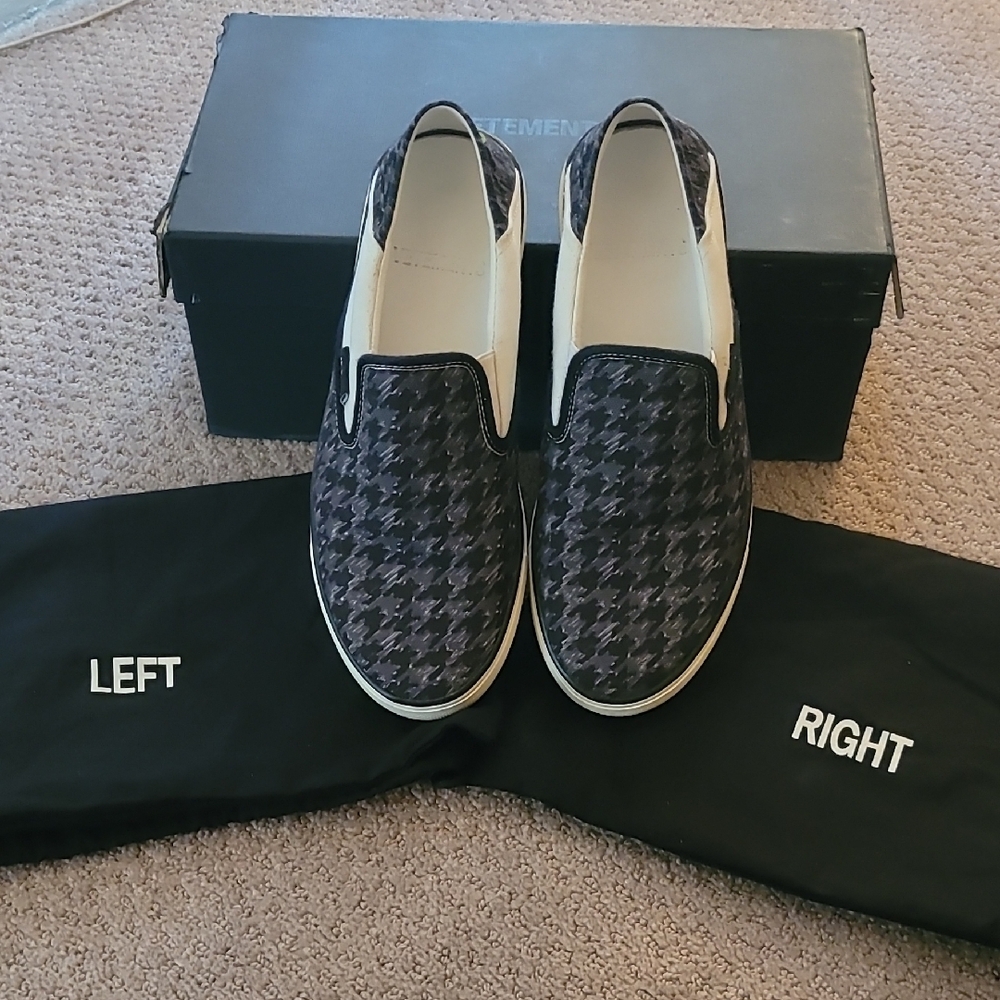 VETEMENTS Slip-On Shoes
